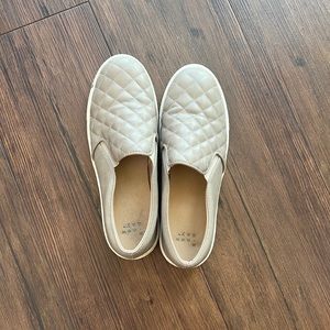 Women’s Slides